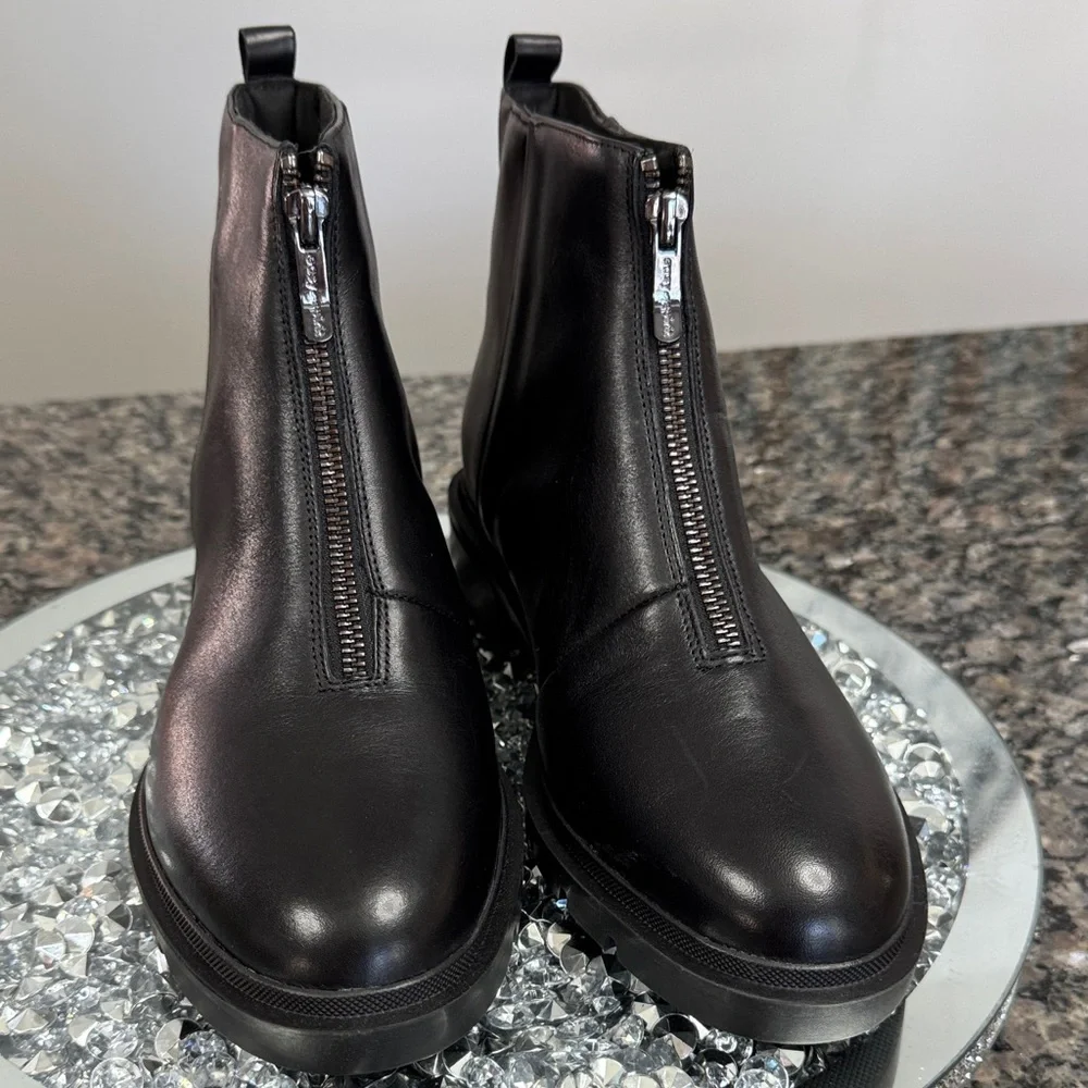 Easy Spirit Black leather Ankle Booties NEW 9